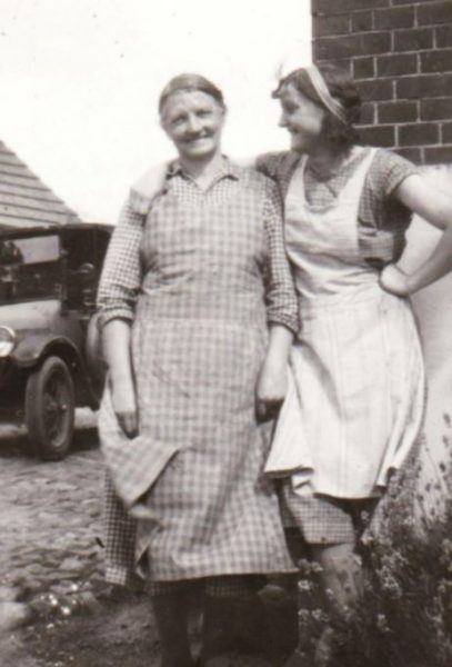 Mormor-og-mor-ca-1930